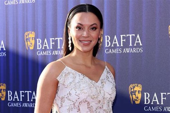 Aldis Amah Hamilton Wiki, Biography, Height, Net Worth, Age, Who, Facts