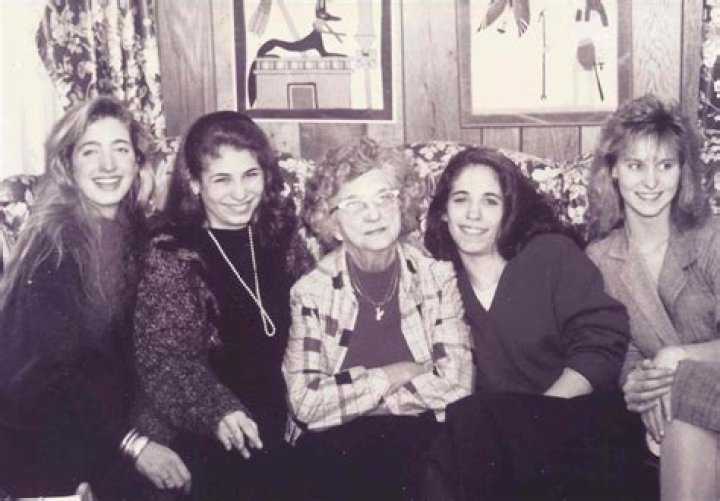 Caroline Rhea Siblings: Meet Cynthia Rhea, Celia Rhea