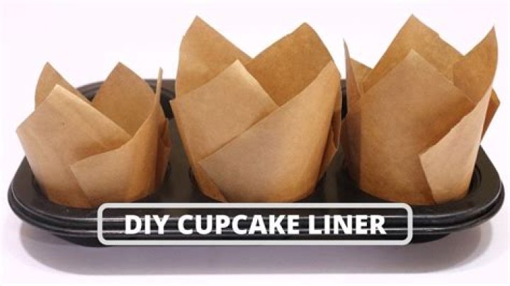 How to cut cupcake wrappers