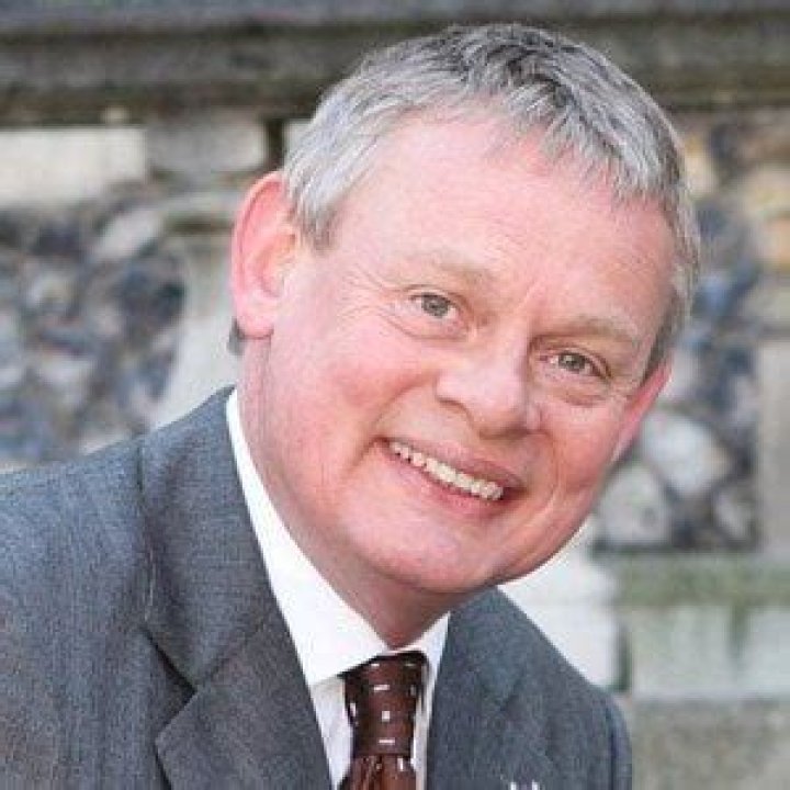 Martin Clunes Bio, Wiki, Age, Height, Family, Wife, Daughter, Manhunt, Salary and Net Worth