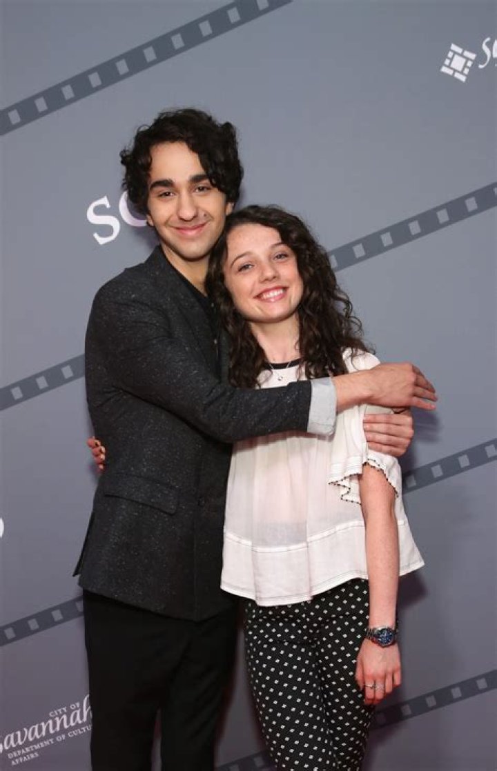 Stefania LaVie Owen- Bio, Wiki, Age, Height, Weight, Net Worth, Boyfriend